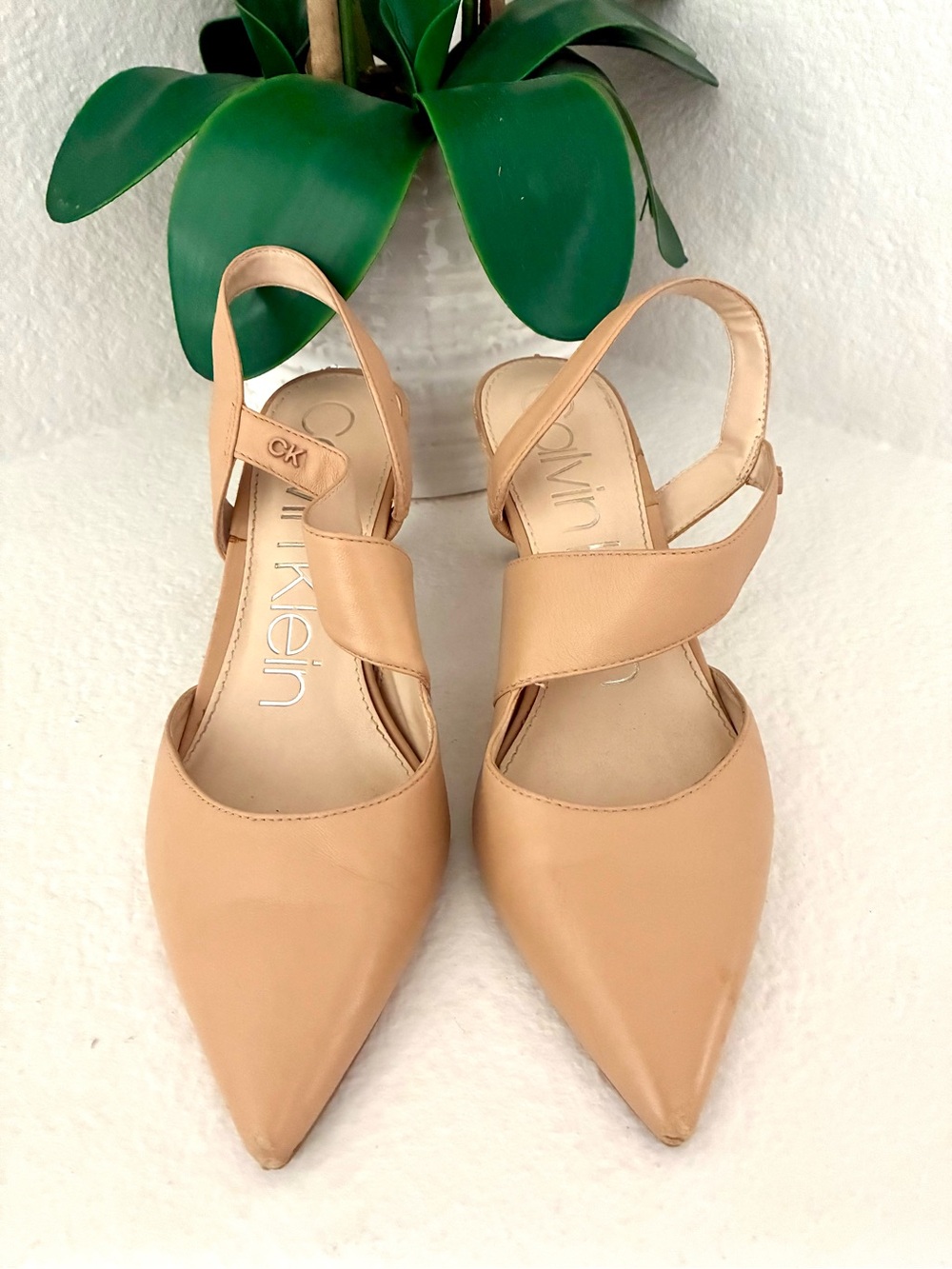 Preowned leather heels Calvin Klein size 8.5